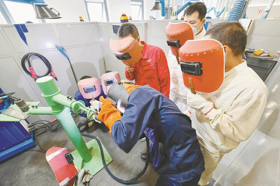 西安哪里学电焊技术比较好？电焊技术主要学什么，操作证好考吗？