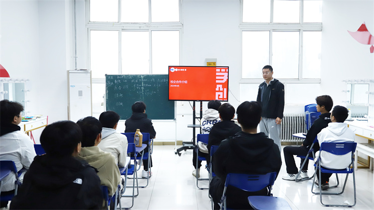 校企合作新纪元：西安万通汽车学校引领学子启航未来精英之路