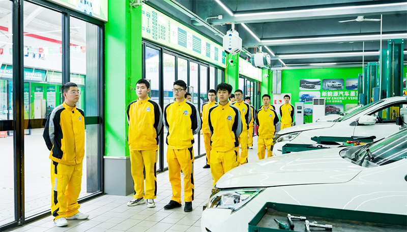 高考200多分上什么学校好？选什么专业有前景？陕西低分男生择校指南