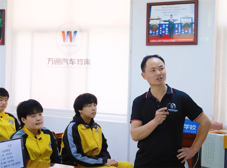 企业总监进校园 携手企业筑梦未来 ——陕西花都全球