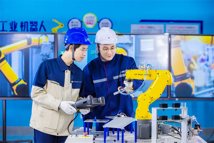 高中生学什么技术好？西安万通PLC电气自动化专业火热招生中